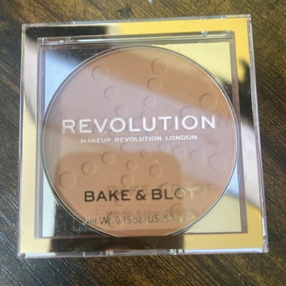 Makeup Revolution Bake & Blot Setting Powder - Peach - Picture 2 of 3